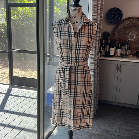 Burberry Dresses & Skirts - Burberry sleeveless shirt dress